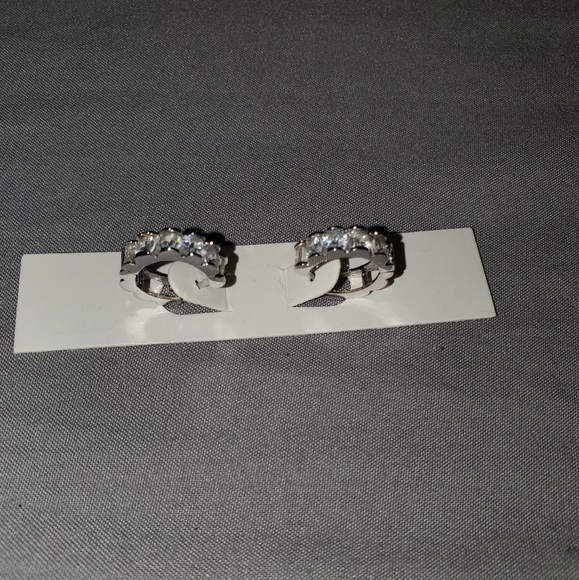 Earrings - Picture 3 of 7